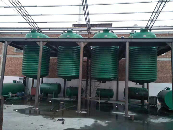 湖（hú）南50噸立式動物油熬煉（liàn）設備安裝現場